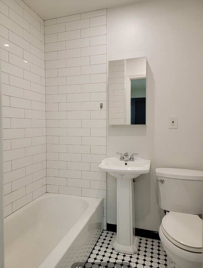 114 Woodbridge Ave Unit B, Highland Park, NJ 08904 Apartments in