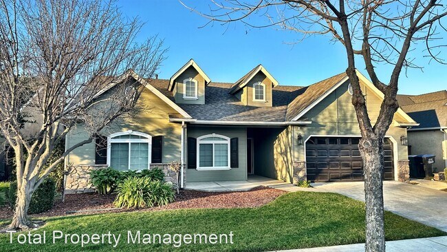 Building Photo - 4 br, 2 bath House - 3340 W. Sady Ave.