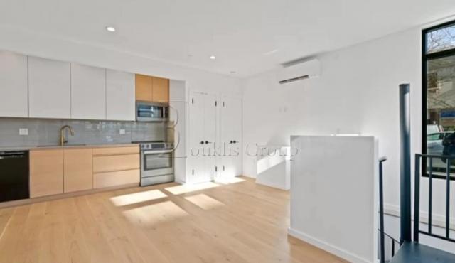 Foto principal - 1 bedroom in Queens NY 11105