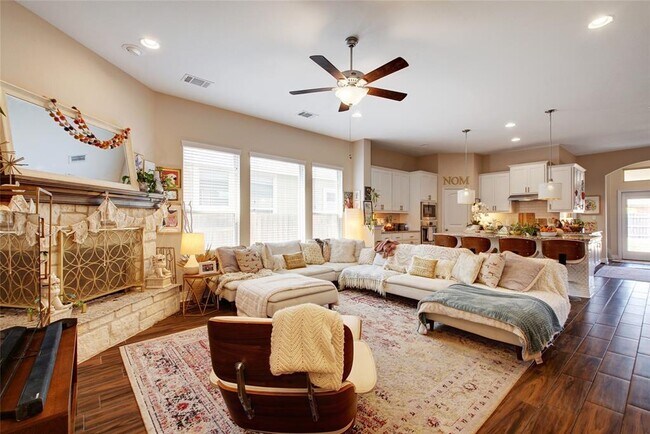 Building Photo - 216 Russet Trl