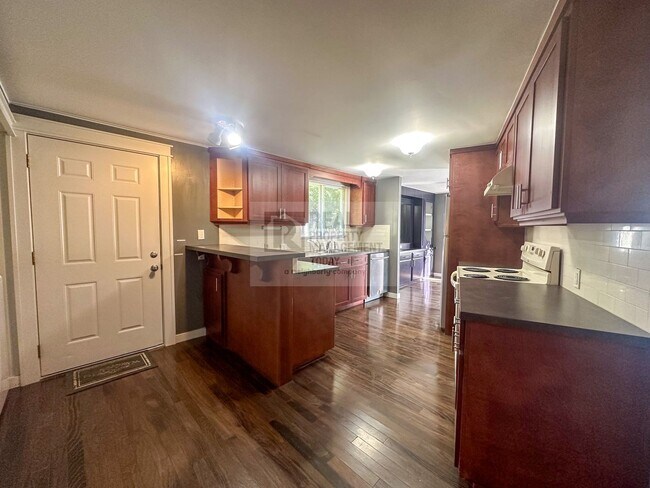Building Photo - 2 Bedroom House in Graham!
