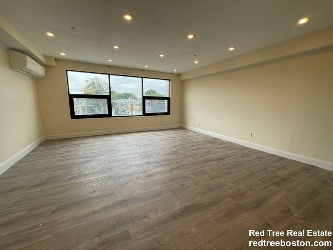 Building Photo - 1018 Commonwealth Ave