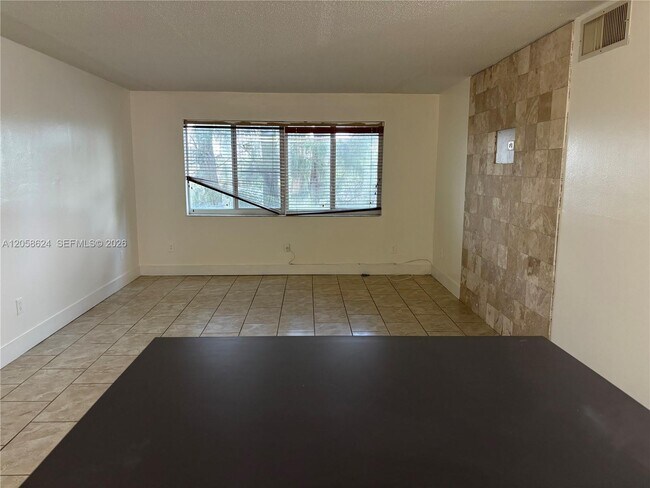Building Photo - 14850 Naranja Lakes Blvd