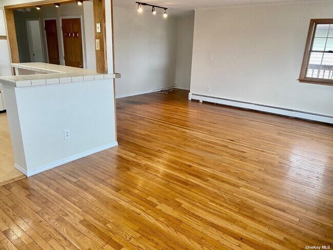 Foto del edificio - 575 E Fulton St