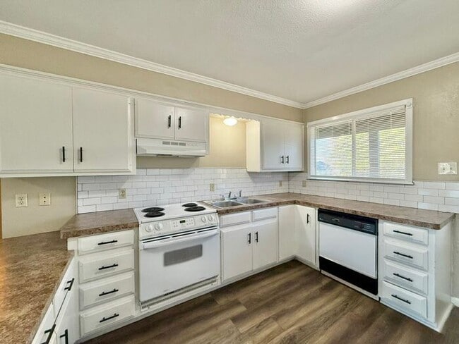 Building Photo - Tour Today! Studio Apartment in East Tyler! 1/2 Off First Full Months Rent!