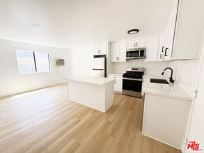 Building Photo - 5440 Carlton Way