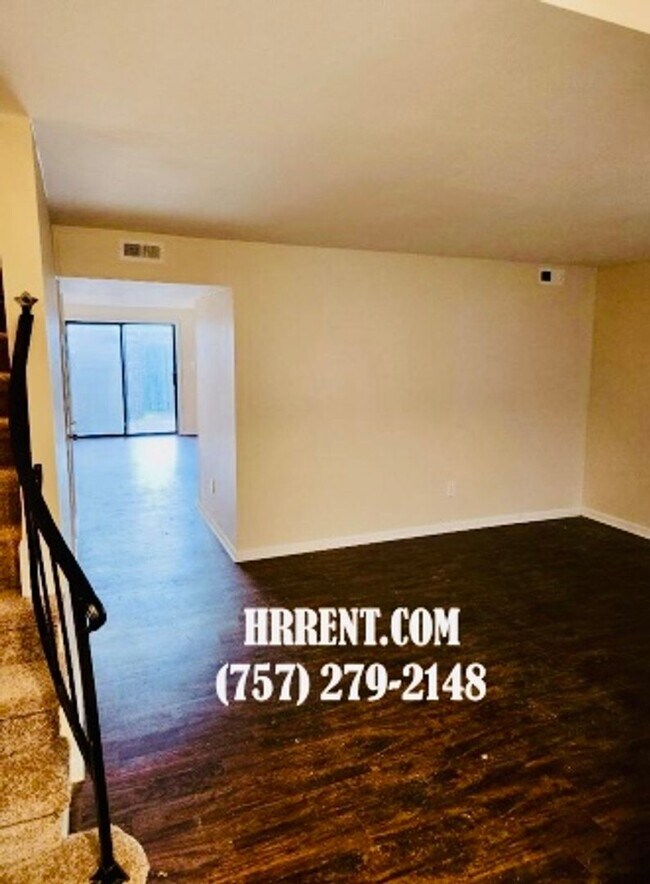 Foto del edificio - Cozy 3 Bedroom 1.5 Bathroom Townhouse located in the Denbigh-Warwick area of Newport News, VA!