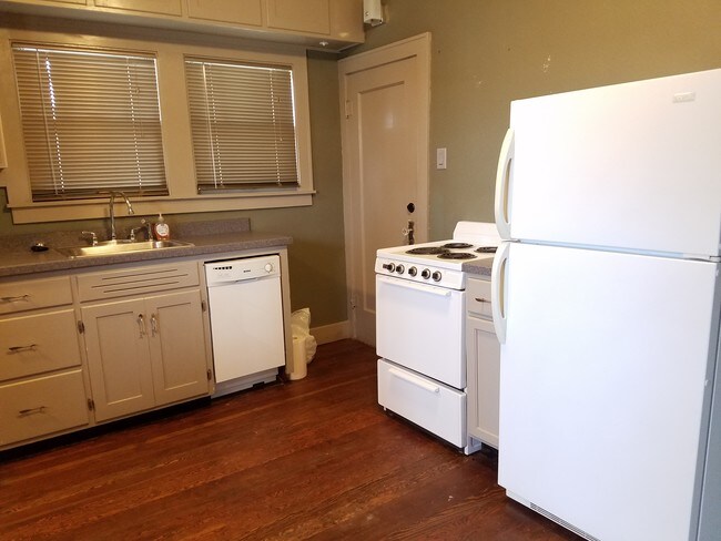 kitchen - 315 2nd W St