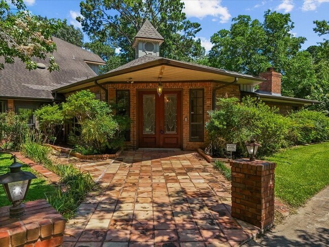 Foto del edificio - 3415 Bayou Dr E