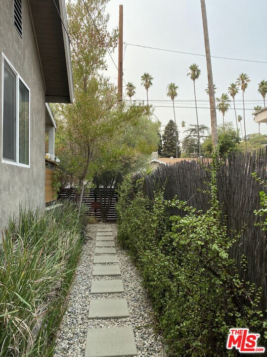 Foto del edificio - 6208 Hayes Ave