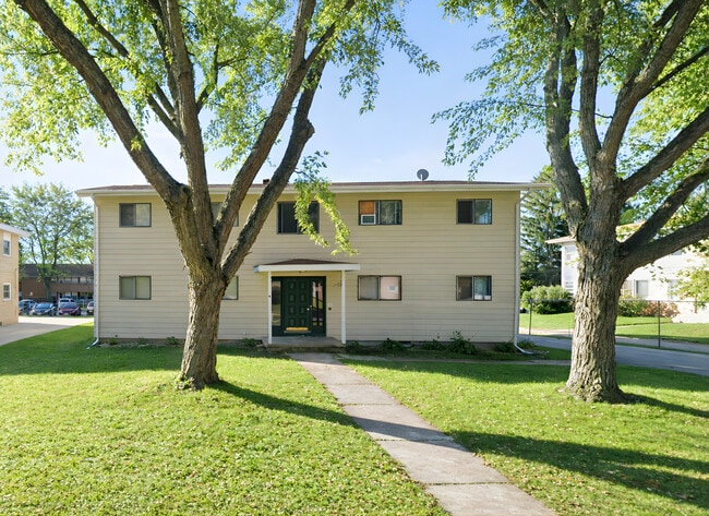 Building Photo - Lake Point Drive Apartments