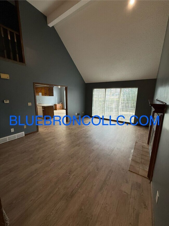 Foto del edificio - 1002-1006 NW Porter Ct.