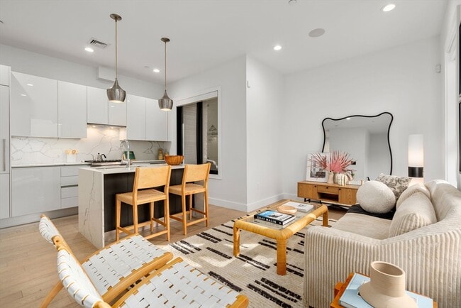 Building Photo - 39 A St