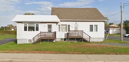 Building Photo - 847 Rue Principale