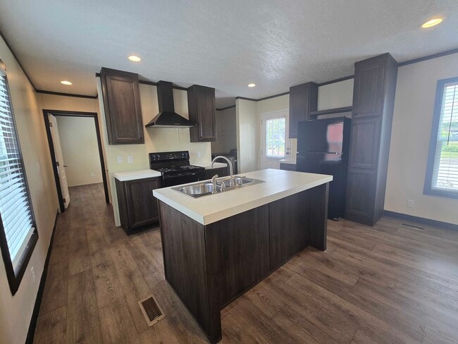 Building Photo - 709 N Collins Fwy