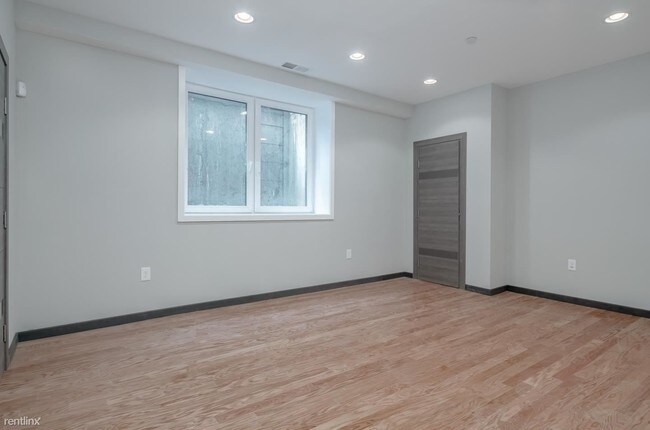 Foto del edificio - 2537 Montrose St