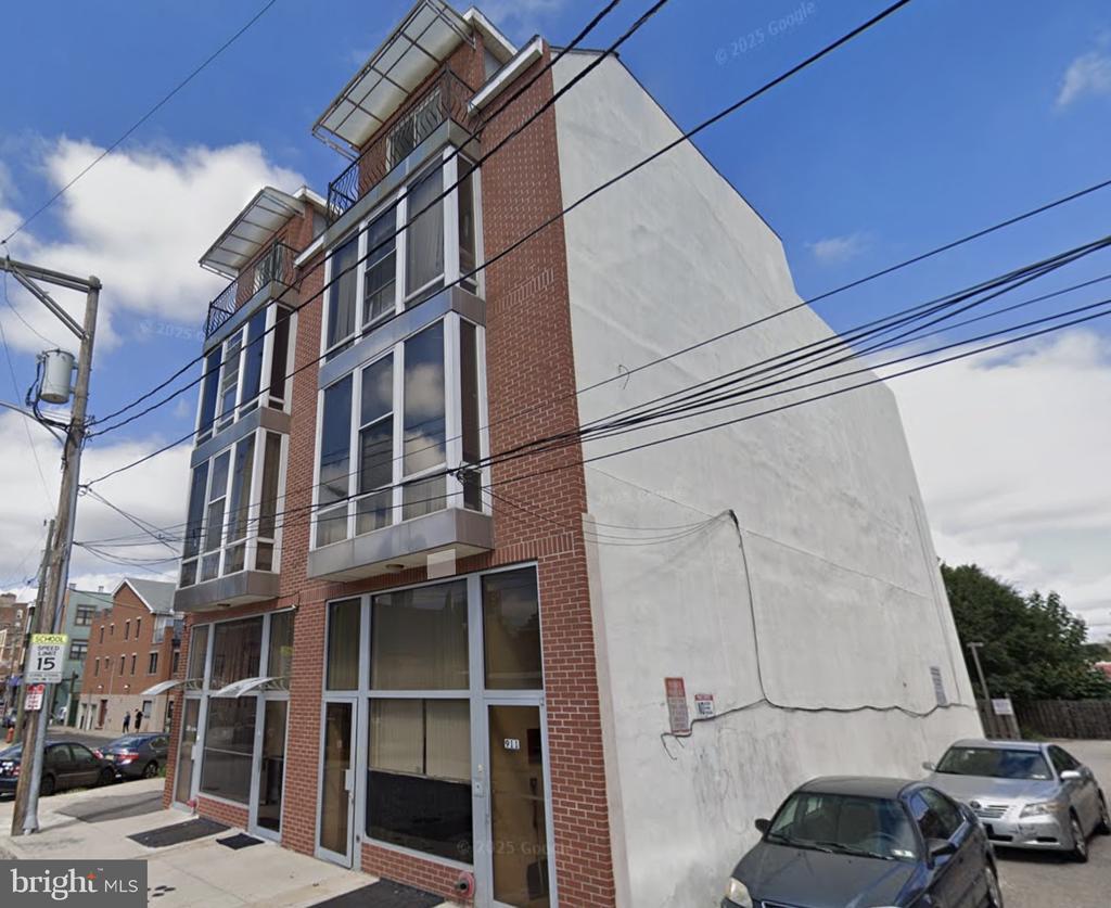 Primary Photo - 911 Wood St