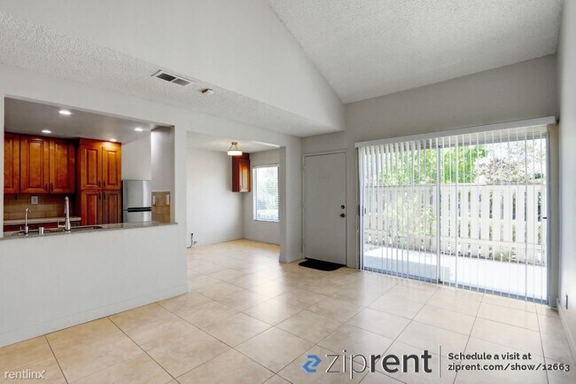 Building Photo - 2 br, 2.5 bath Townhome - 1109 Golden Spri...