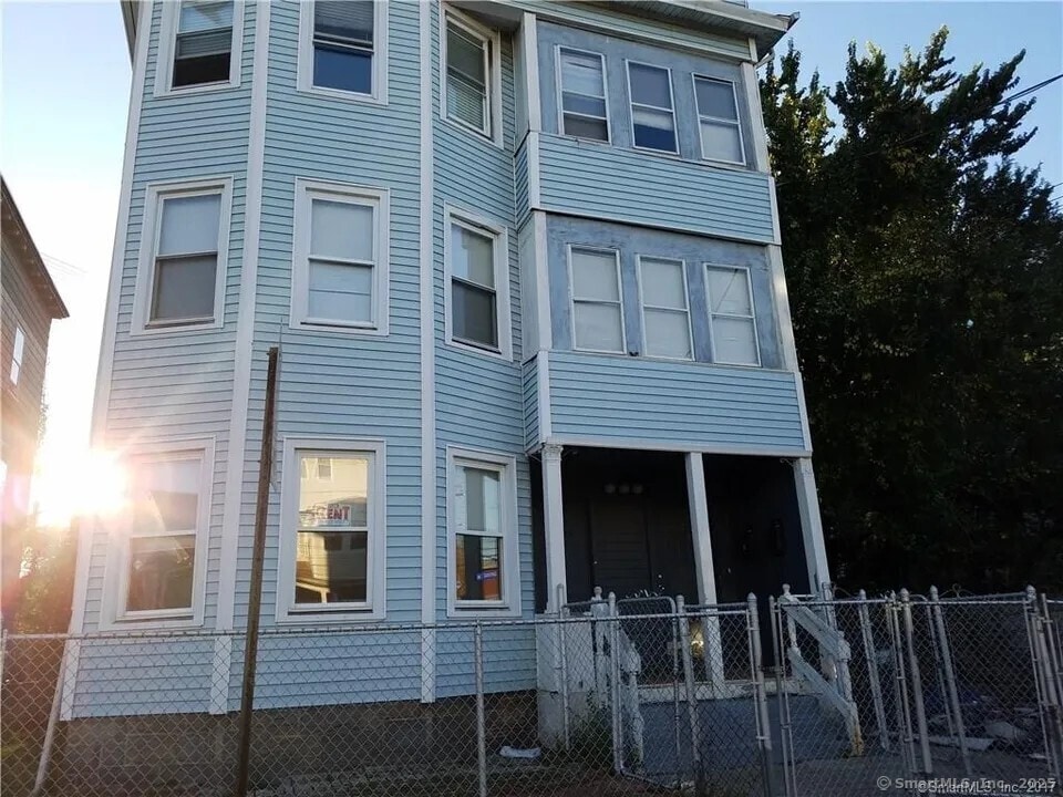 Primary Photo - 481 Hollister Ave
