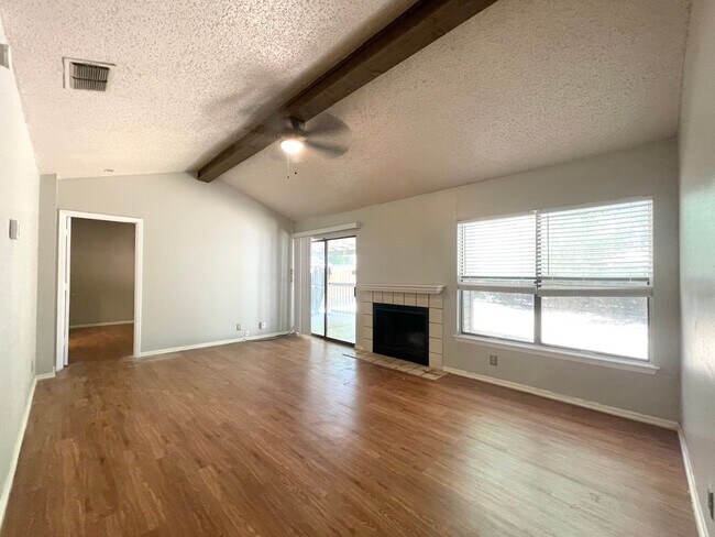 Foto del edificio - 3 Bedroom  2 Bath 1 Story Home!