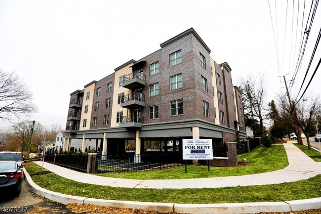 Building Photo - 227 Teaneck Rd