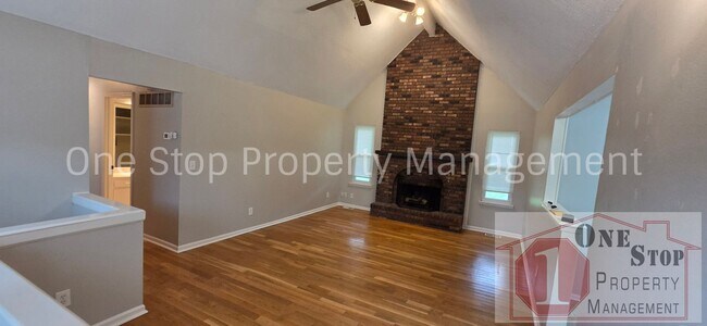Foto del edificio - Charming 3 Bedroom, 2 Bathroom, 2 Car Garage Home in Parkville