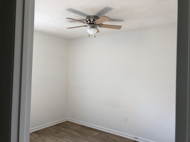 Building Photo - 307 Queens Ct