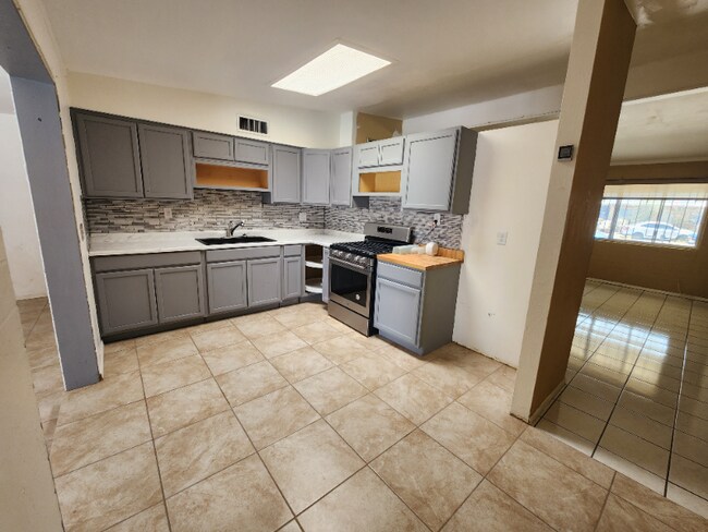 Building Photo - 6816 E Nelson Dr