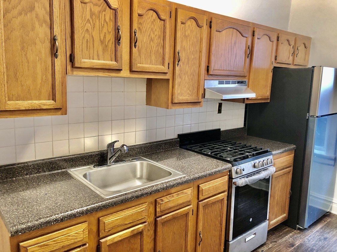 Primary Photo - 830 Avenue C