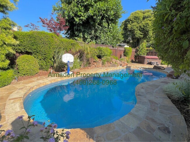 Foto del edificio - Must See Beautifully Renovated 3BR/2BA Sin...