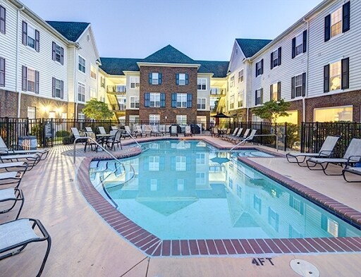 Piscina - Olde Towne University Square