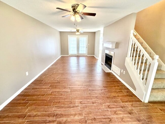 Photo - SirDoyleCv1155 Apartment