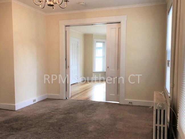 Building Photo - First Floor – 2 bedrooms – Fantastic Location