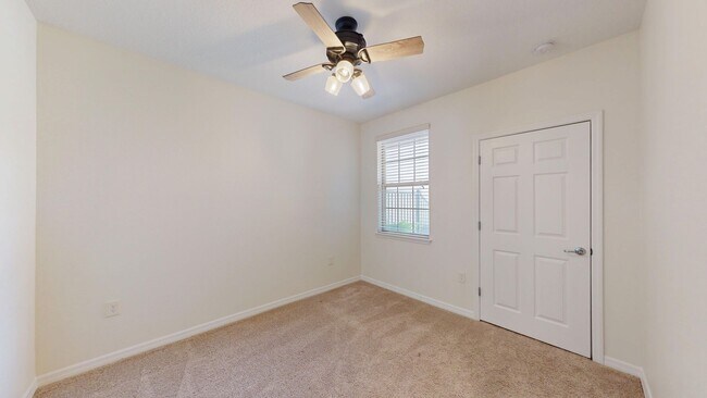 Foto del edificio - Ground-level, 2BR/2BA + flex/office with a...