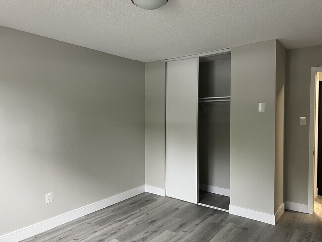 Building Photo - 240 Water St W