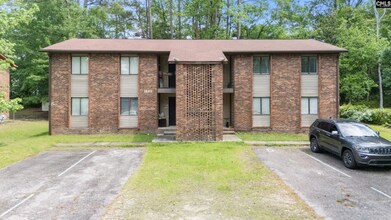 Building Photo - 1680 Horseshoe Dr