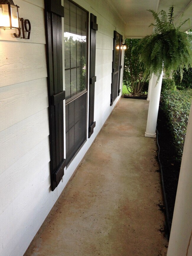 Building Photo - ** 3/2 IN NEW GREENACRES PLACE **