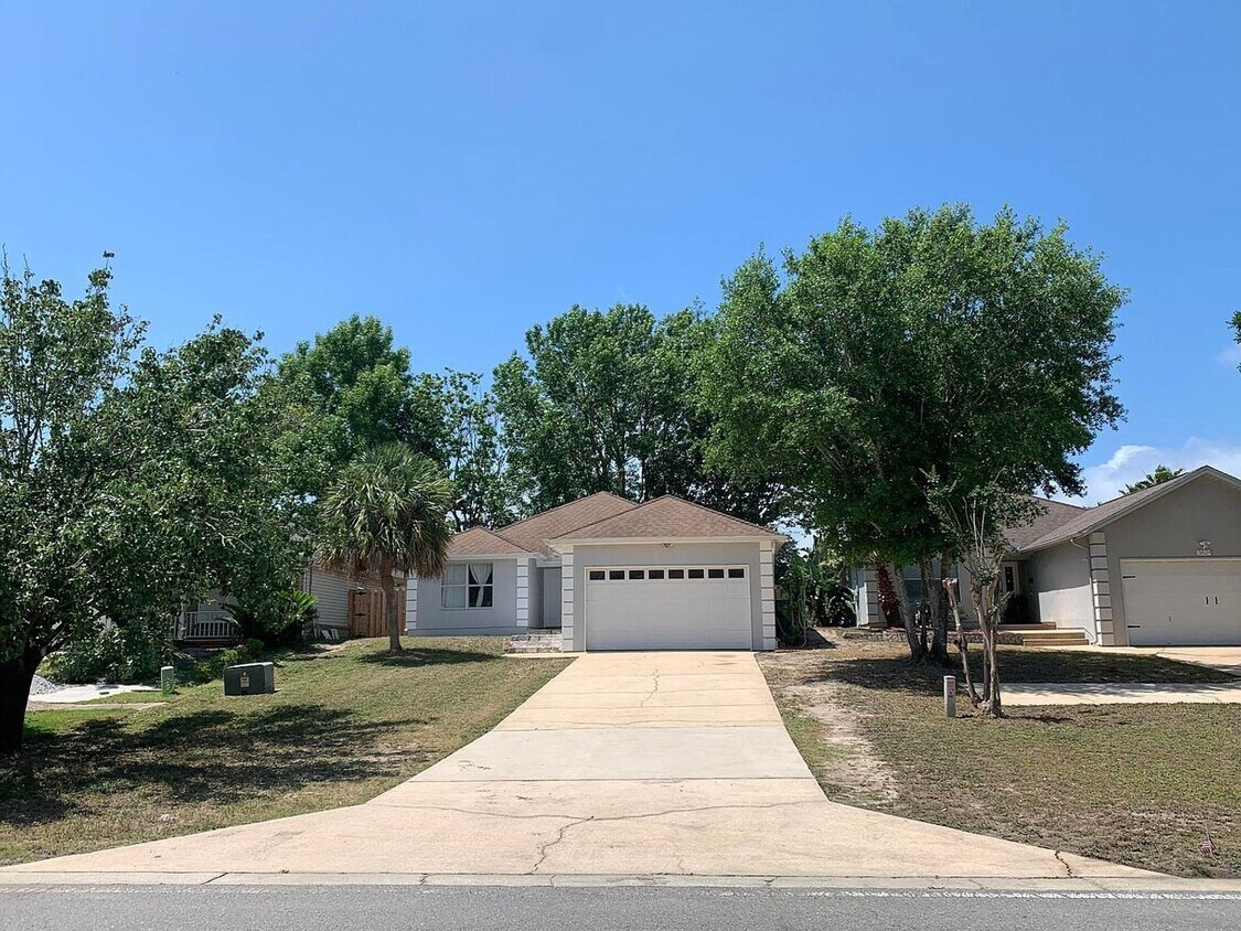 Foto principal - Newly UPDATED 3/2 HOME located in the HEAR...
