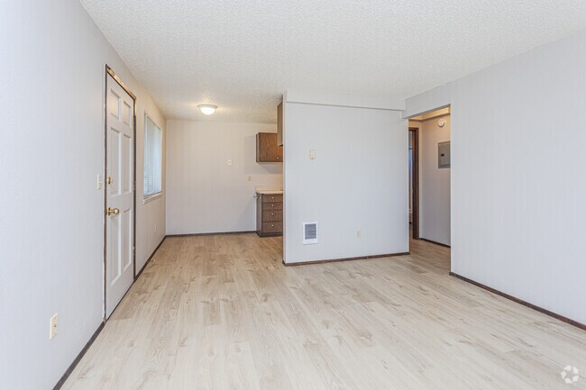 1 habitación, 1 baño - 750 pies cuadrados - Sala de estar - Crystal Springs Apartments