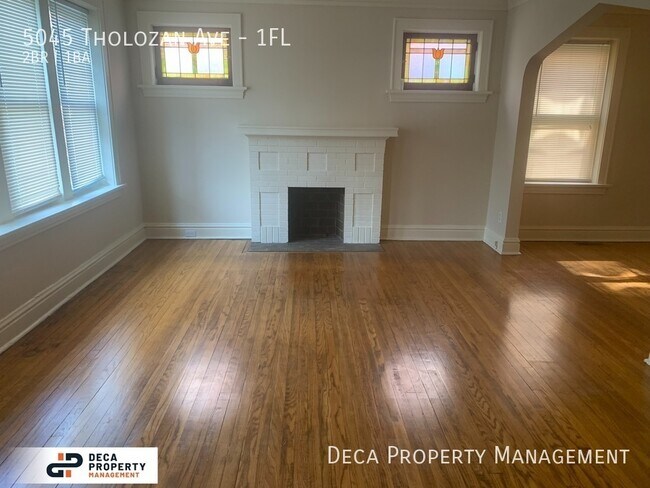 Foto del edificio - 5045 Tholozan Ave