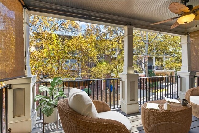 Foto del edificio - 395 Laurent St NW