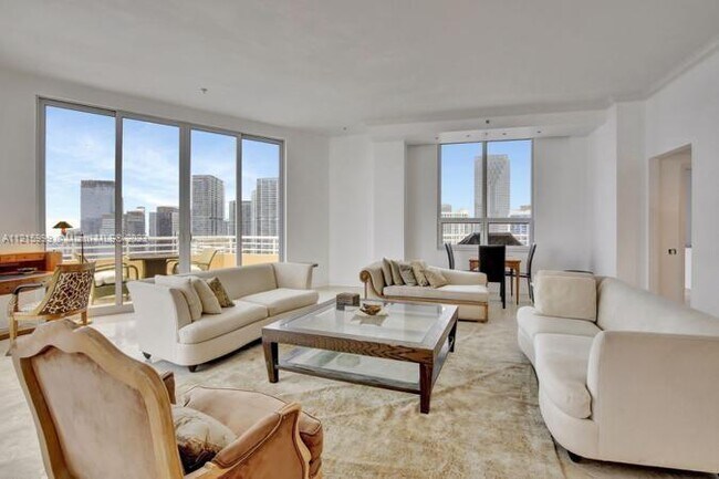 Building Photo - 808 Brickell Key Dr