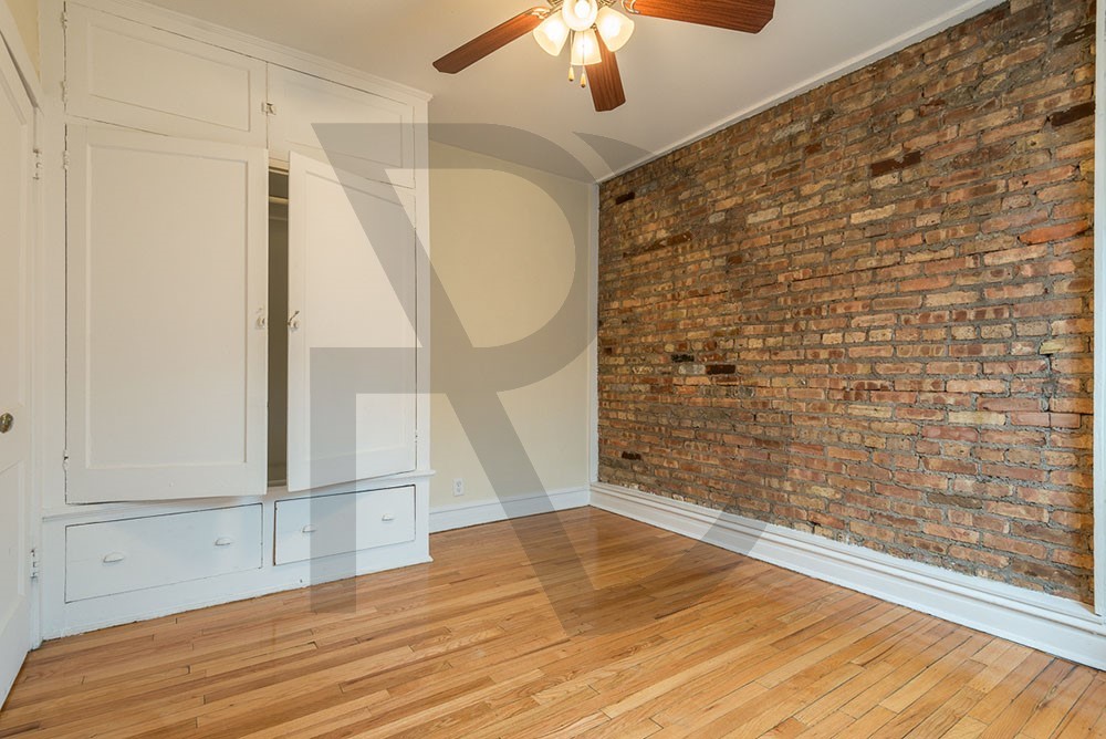 Primary Photo - 947 W Cornelia Ave