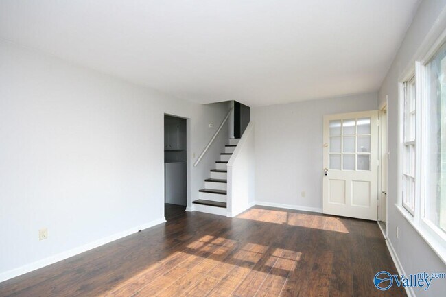 Building Photo - 2613 Thornhill Rd NW