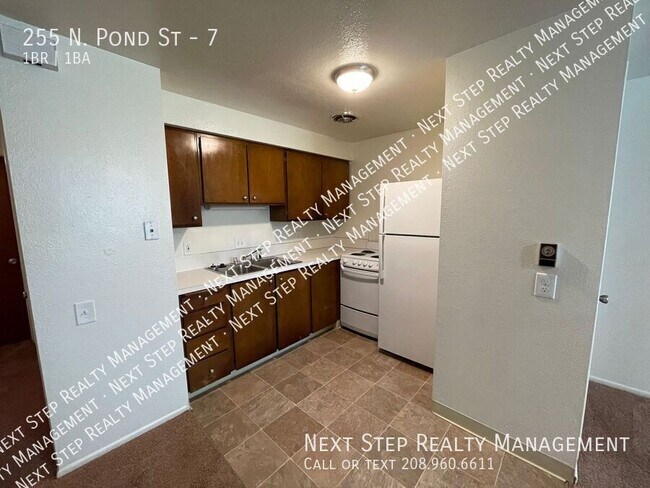 Foto del edificio - 255 N Pond St