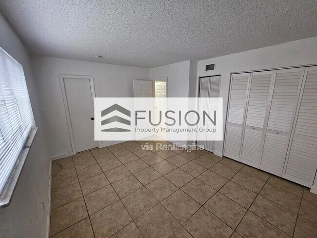 Foto del edificio - 400 NW 65th Ave