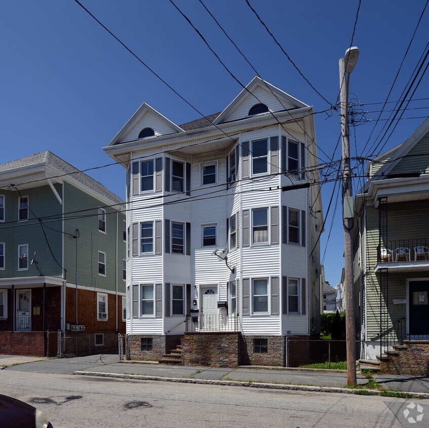 Building Photo - 129 Whitman St