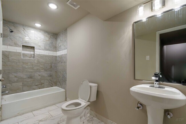 Building Photo - 12046 Beechnut St