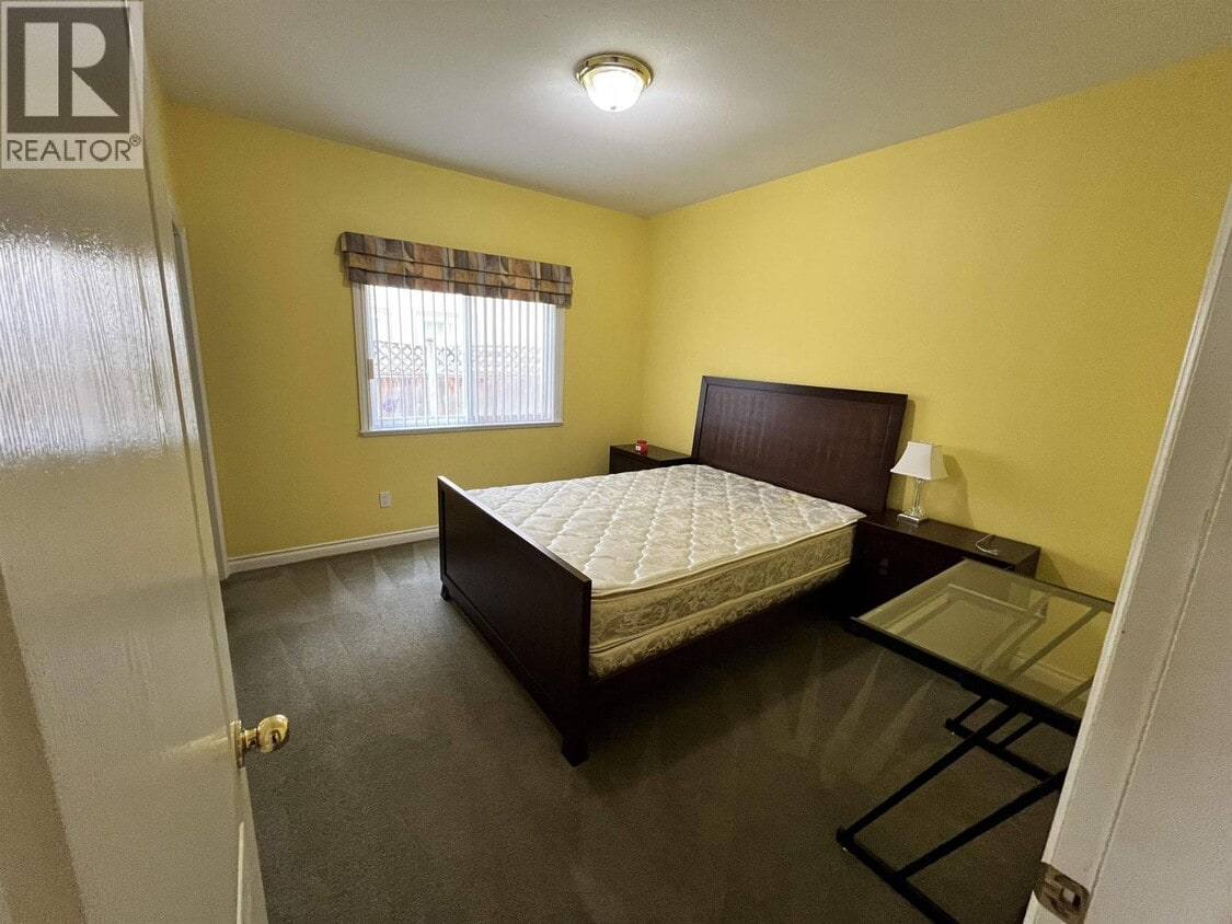 Building Photo - HOMESTAY STUDENTS ONLY-3671 SEMLIN DR
