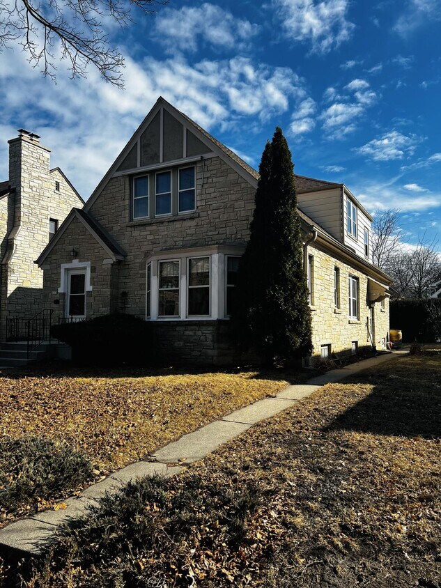 Primary Photo - 3268 S Quincy Ave